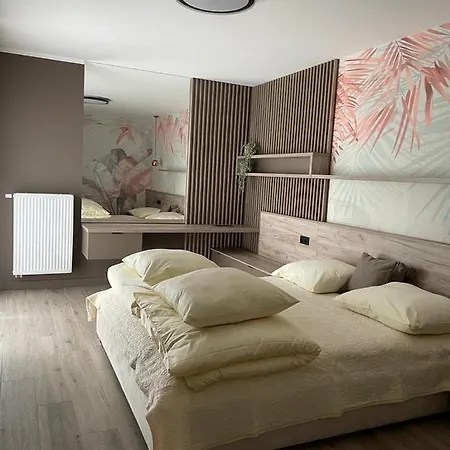 Apartment Gold Centrum Garaz